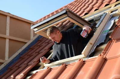 Pose de fenêtres de toit Velux à Lannédern